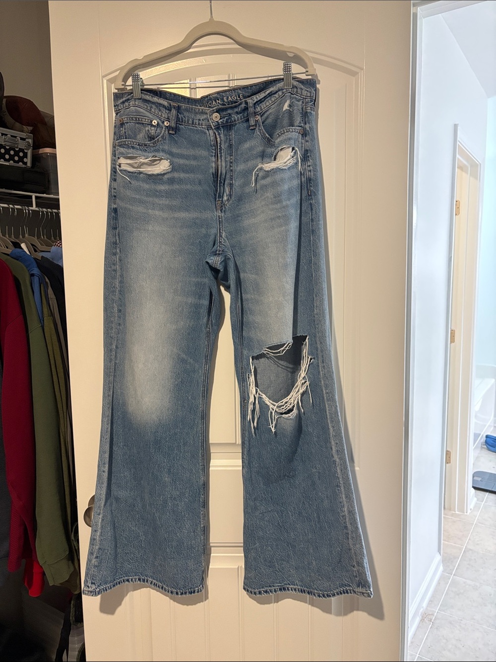 American Eagle Outfitters - Distressed Low-Rise Baggy Flare Wide-Leg Jeans